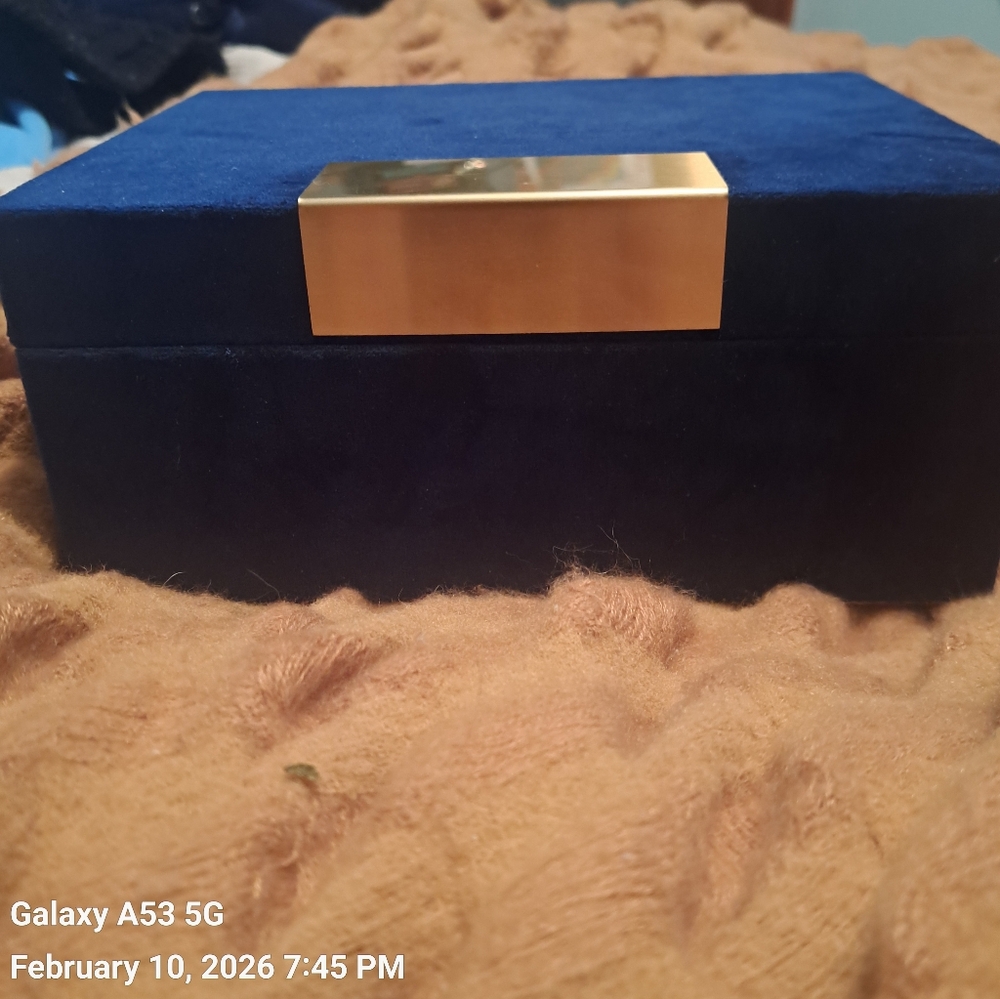 Velvet Soft Blue Box - Picture 3 of 8